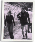 Heledd a Iolo ar grwydr yn ardal Y Lloffwr