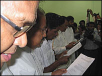 EPC councillors taking oaths before Mr. Wickramasinghe (photo Elmo Fernando)