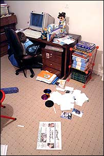 عکسی که ظاهرا خانه آقای گنجی را پس از بازرسی ماموران دادستانی نشان می دهد