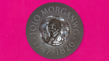 Rhan o glawr Cof Cenedl