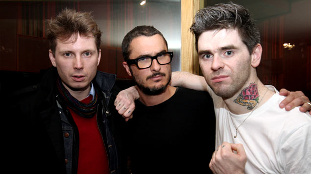 Alex and Paul limber up with Zane prior to the start of the session.