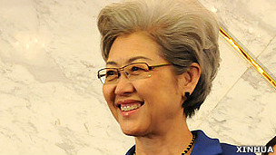 傅瑩在北京全國人大新聞發佈會上亮相（新華社圖片4/3/3013）