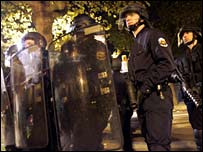 Paris'in güneyindeki Fransız polisler