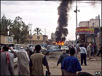 بم دھماکےکی جگہ سے دھواں اٹھ رہا ہے