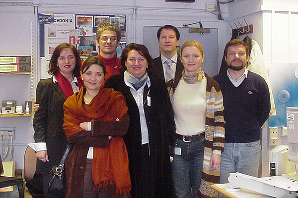 (од лево, најгоре) Зоран Стевановски, Андреј Жерновски, (вториот ред) Јулијана Неделковска, Мирјана Трајковска, Маја Петршевска, Златко Андреевски, (прва стои) Билјана Георгиевска
