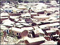 فائل فوٹو: ممبئی کی کچی بستیاں 