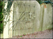 Gate at Bill Ward's house in Cradley