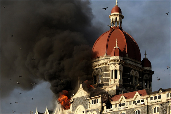 ممبئی میں دھماکے فائرنگ سو افراد ہلاک