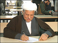 اکبر هاشمی رفسنجانی هنگام ثبت نام