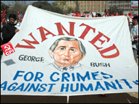 مسلمانوں کے علاوہ بائیں بازو کی جماعتیں بھی بش کے خلاف احتجاج میں شریک ہیں