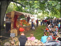 Les Zanimos - Fruit stall owner Andrée Kupp and Co