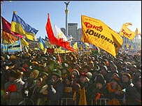Ukrayna'da seçimi protesto eden muhalefet taraftarları