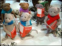 Choral fieldmice making mischief