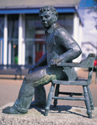 Cerflun Dylan Thomas, llun gan Bwrdd Croeso Cymru
