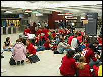 Stávkující studenti na Québecké univerzitě