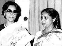 उषा खन्ना आशा भोसले के साथ