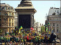 Brasileiros na Trafalgar Square, centro de Londres