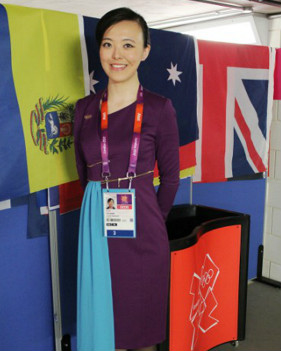 身著儀禮小姐禮服的葉葉