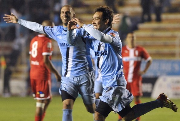 Damian Lizzio of Bolivar celebrates scoring