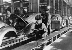 An image of the original Beetle producction line.