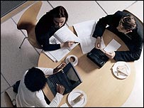 写字楼人员开会