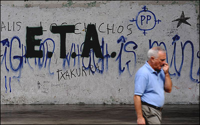 ETA deja su presencia en diferentes rincones del País Vasco