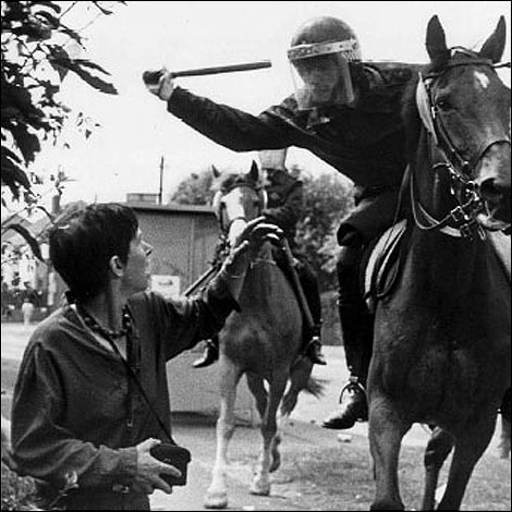 Lesley Boulton and mounted policeman at Orgreave, 1984 © John Harris reportdigital.co.uk