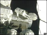 Astronauta em caminhada espacial