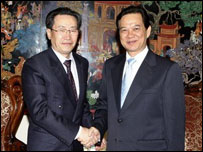 Thủ tướng Nguyễn Tấn Dũng tiếp thứ trưởng Vũ Đại Vỹ (ảnh của TTXVN)