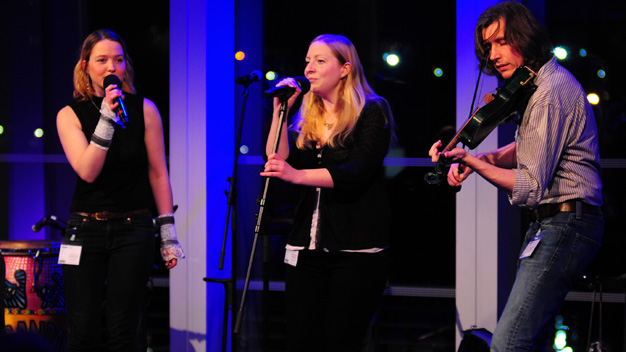 Samling live at Pacific Quay. Photo by Sean Purser.