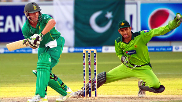 Pakistan wicketkeeper Zulqarnain Haider snags the ball to stop South Africa