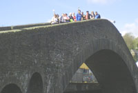 Ar y Bont ym Mhontypridd