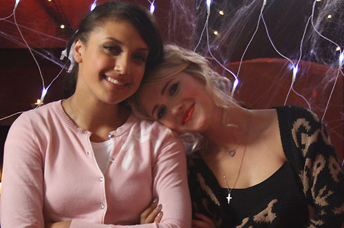 Rosa and Frankie on set