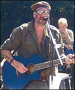 Lostombres lead vocalist