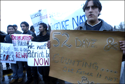 احتجاج رکتے ہوئے رشتہ دار