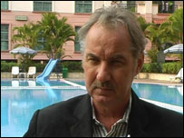 Ông Alfred Riedl 