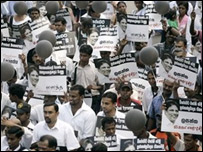 Crowds at Lasantha's funeral in 2009