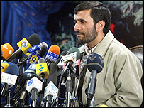 صدر احمدی نژاد نیوز کانفرنس کے دوران