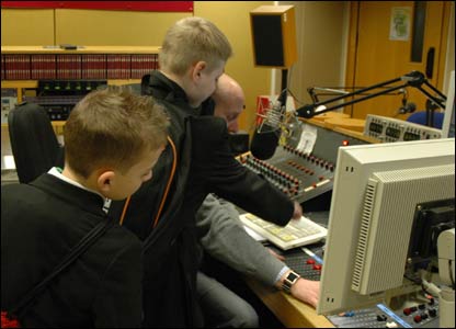 Bấm nút chạy chương trình