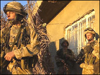 بغداد کے قریب تعینات برطانوی بلیک واچ کے فوجی 