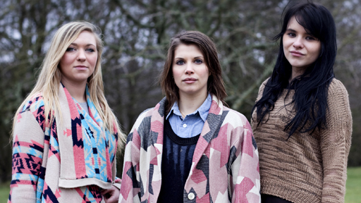 Nicole, Presenter Pips Taylor, Sarah