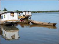 Barcos de pescadores no rio São Francisco (Foto: Fábio Pozzebom/ABr)