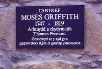 Cofeb i Moses Griffith ar wal ei hen gartref