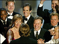 Elenco de 'The West Wing' comemora Emmy em 2003