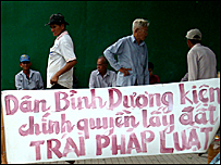 Dân tại một số tỉnh phía nam kéo lên TP HCM biểu tình trong hơn ba tuần