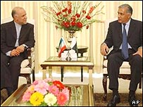 دیدار وزیر نفت ایران با نخست وزیر پاکستان (راست)