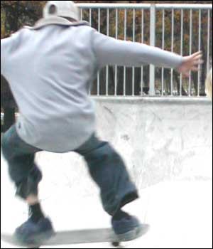 Skateboarder in action @ Humberstone Park