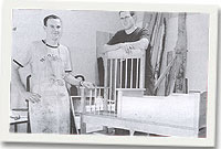 Llywelyn a Gruffudd Tudur gyda'u gwaith coed.