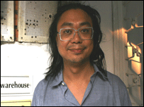 Rirkrit Tiravanija : Người ta có thể bị bỏ tù nhưng mà vẫn cảm thấy mình tự do