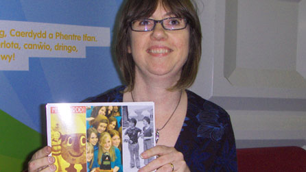 Nia Williams - eisiau cerdyn oddi wrthych chi